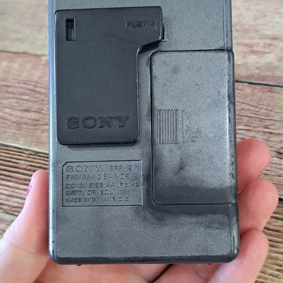 Sony Walkman SRF19W AM/FM Portable Radio Gray and Black Untested - Picture 2 of 13